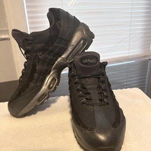 Nike Womens Air Max 95 PRM size 9